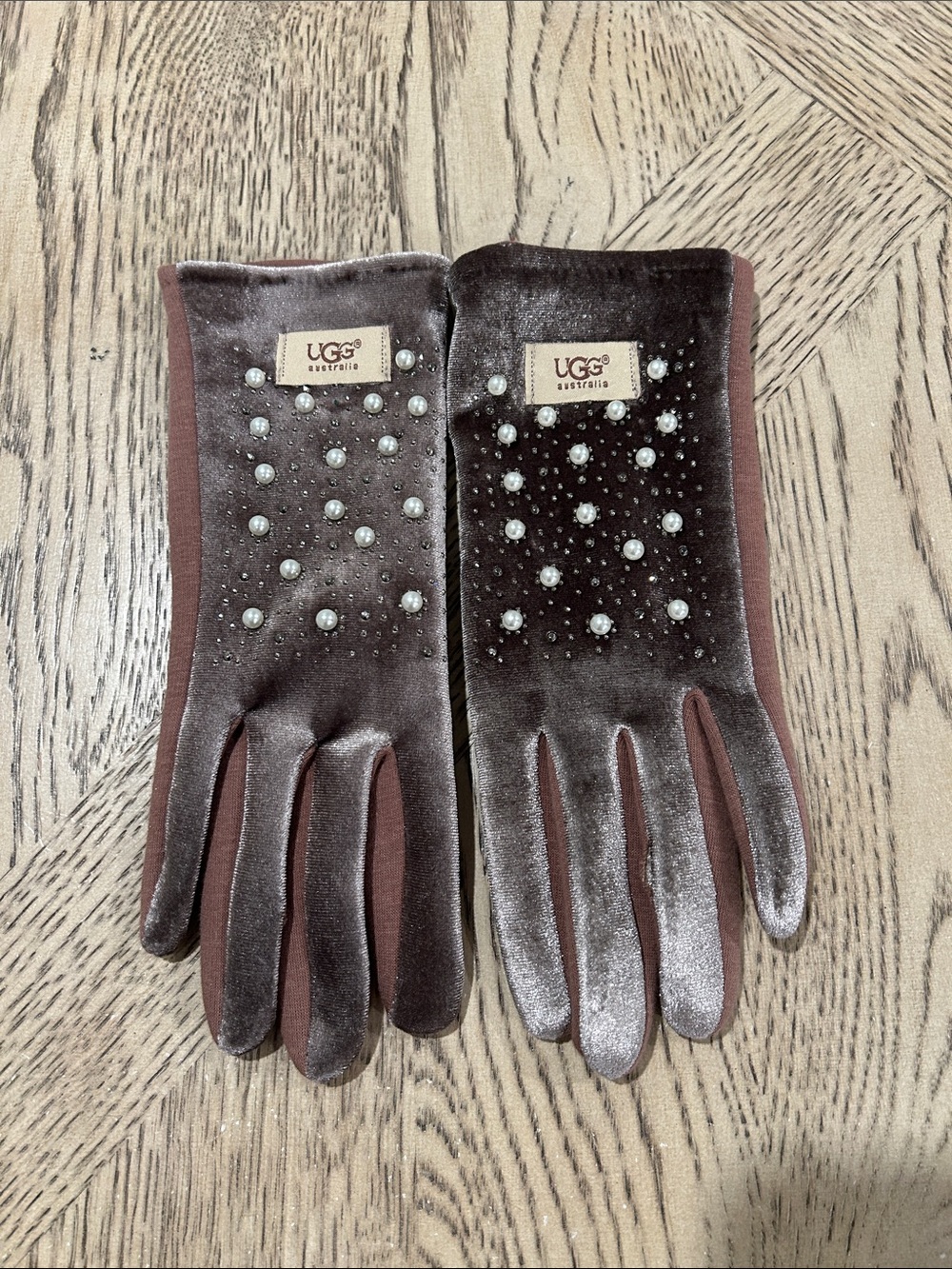 UGG Women's Brown Velvet Pearl-Embellished Gloves